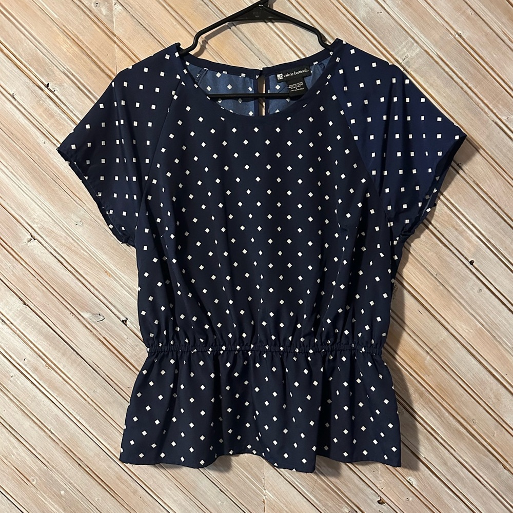 Valerie Bertinelli Navy Blue White Polka Dot Ruched Waist Scoop Neck Blouse